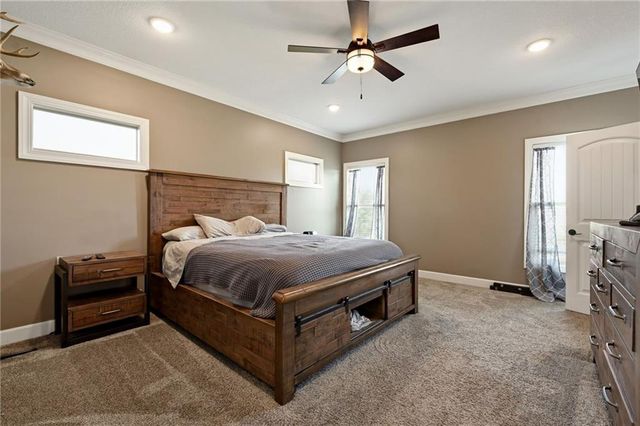 22614 Surrey Lane, Peculiar, MO 64078