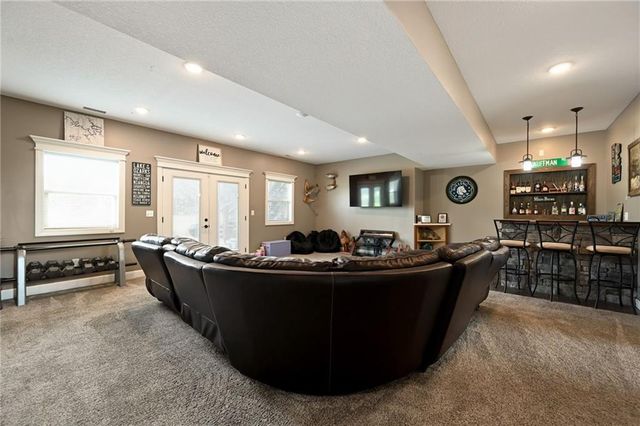 22614 Surrey Lane, Peculiar, MO 64078