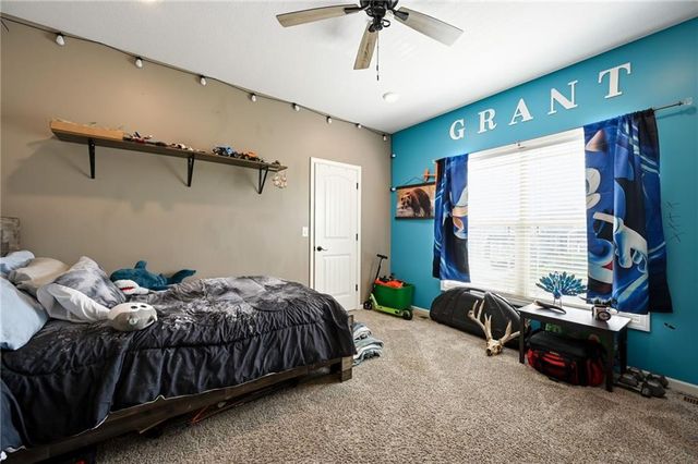 22614 Surrey Lane, Peculiar, MO 64078