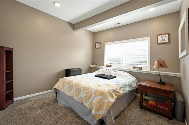 22614 Surrey Lane, Peculiar, MO 64078