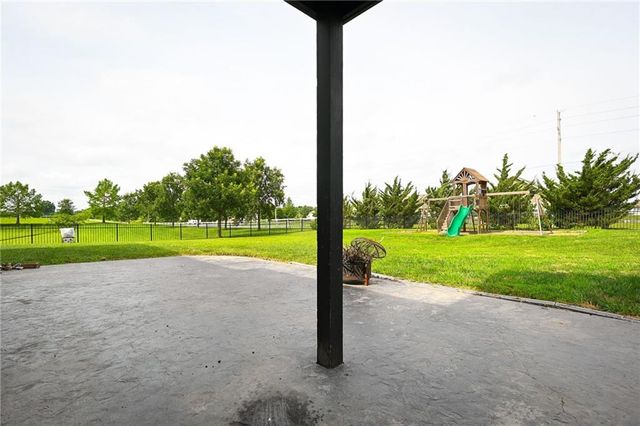 22614 Surrey Lane, Peculiar, MO 64078