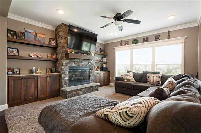 22614 Surrey Lane, Peculiar, MO 64078