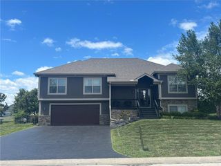 22614 Surrey Lane, Peculiar, MO 64078