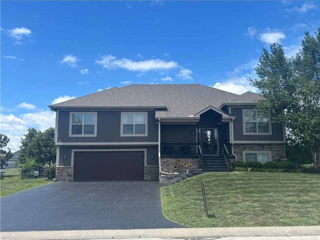 22614 Surrey Lane, Peculiar, MO 64078