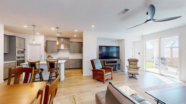 1399 Carson River Loop, Lincoln, CA 95648