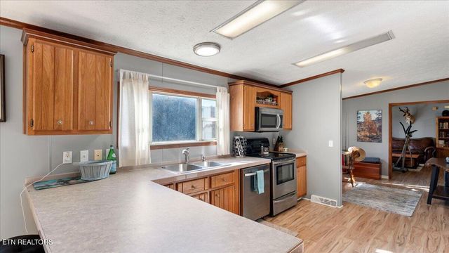 916 Scenic River Rd, Madisonville, TN 37354