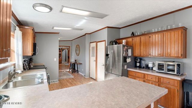 916 Scenic River Rd, Madisonville, TN 37354