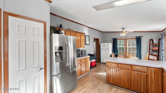 916 Scenic River Rd, Madisonville, TN 37354