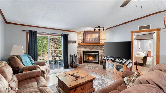 916 Scenic River Rd, Madisonville, TN 37354