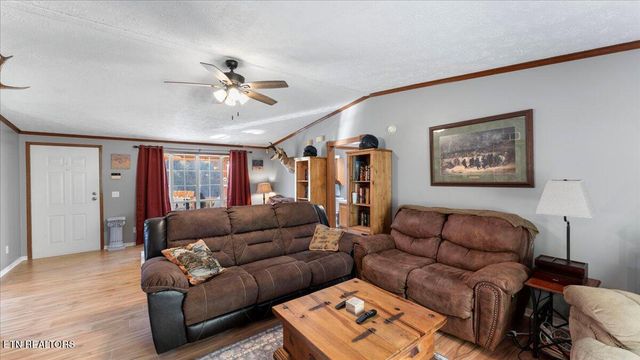 916 Scenic River Rd, Madisonville, TN 37354