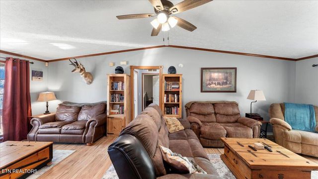 916 Scenic River Rd, Madisonville, TN 37354