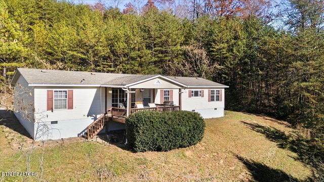 916 Scenic River Rd, Madisonville, TN 37354