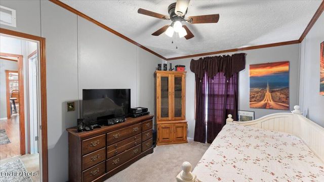 916 Scenic River Rd, Madisonville, TN 37354