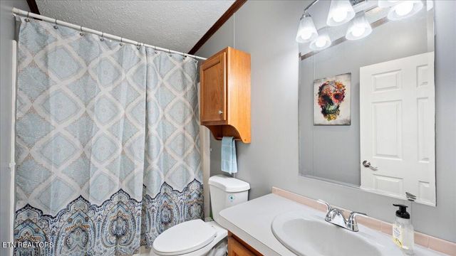 916 Scenic River Rd, Madisonville, TN 37354