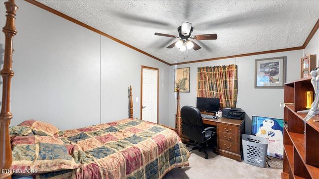 916 Scenic River Rd, Madisonville, TN 37354