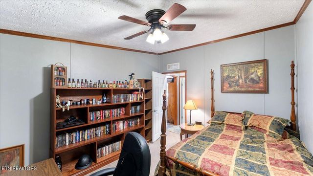 916 Scenic River Rd, Madisonville, TN 37354