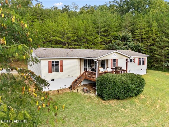 916 Scenic River Rd, Madisonville, TN 37354