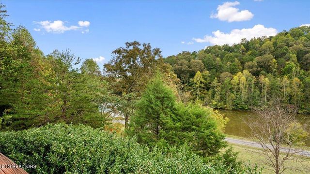 916 Scenic River Rd, Madisonville, TN 37354