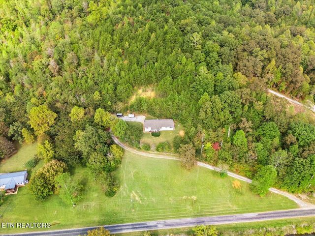 916 Scenic River Rd, Madisonville, TN 37354