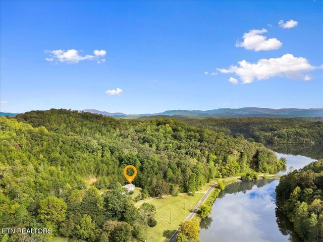 916 Scenic River Rd, Madisonville, TN 37354