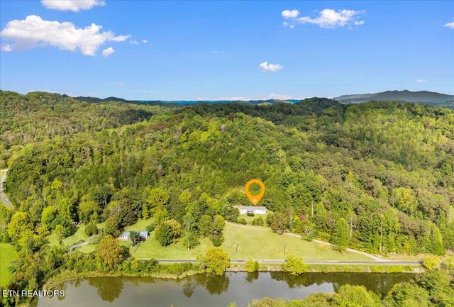 916 Scenic River Rd, Madisonville, TN 37354