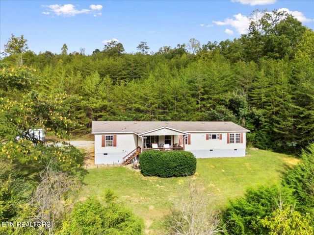 916 Scenic River Rd, Madisonville, TN 37354