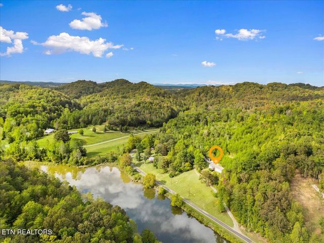 916 Scenic River Rd, Madisonville, TN 37354
