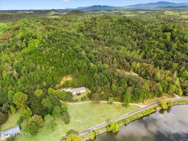 916 Scenic River Rd, Madisonville, TN 37354