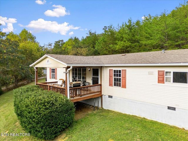 916 Scenic River Rd, Madisonville, TN 37354