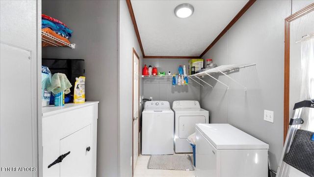 916 Scenic River Rd, Madisonville, TN 37354