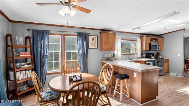 916 Scenic River Rd, Madisonville, TN 37354