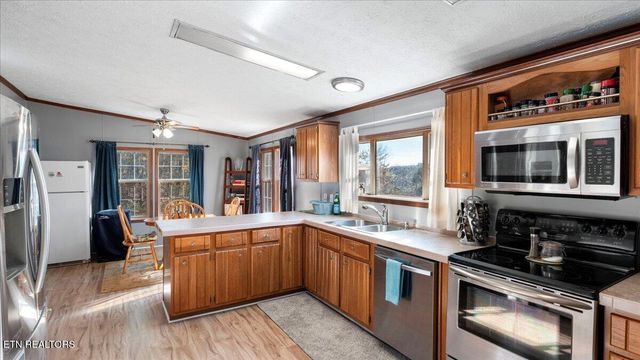 916 Scenic River Rd, Madisonville, TN 37354