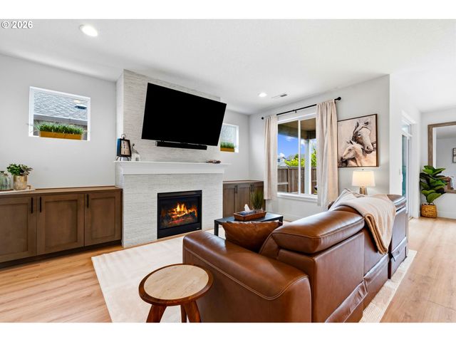 8713 N 5TH St, Ridgefield, WA 98642