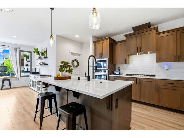 8713 N 5TH St, Ridgefield, WA 98642
