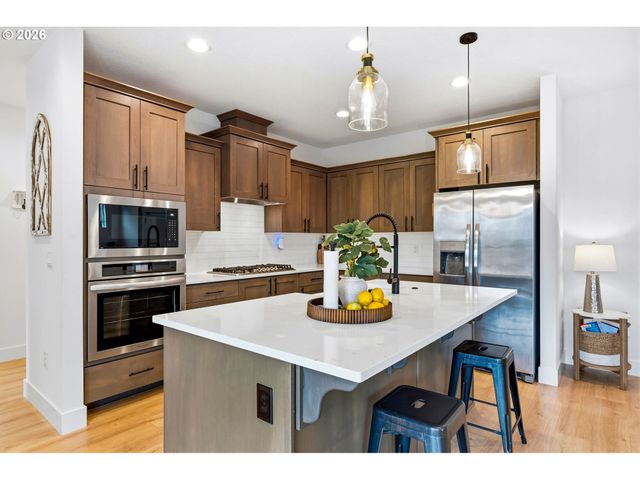 8713 N 5TH St, Ridgefield, WA 98642