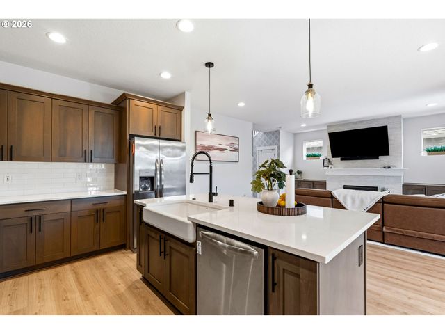8713 N 5TH St, Ridgefield, WA 98642