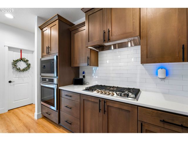 8713 N 5TH St, Ridgefield, WA 98642