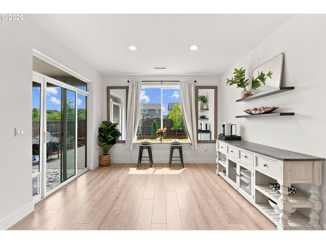 8713 N 5TH St, Ridgefield, WA 98642