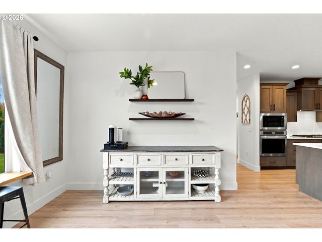 8713 N 5TH St, Ridgefield, WA 98642