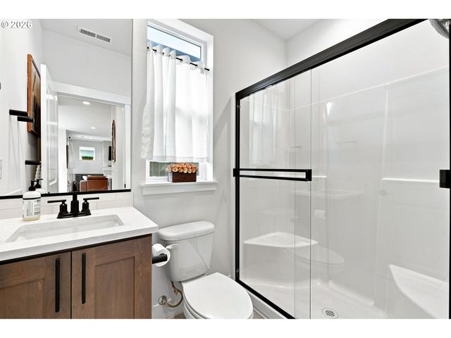 8713 N 5TH St, Ridgefield, WA 98642