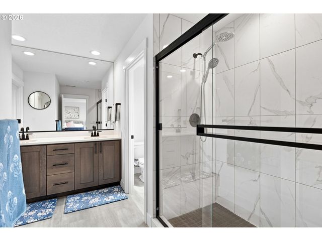 8713 N 5TH St, Ridgefield, WA 98642