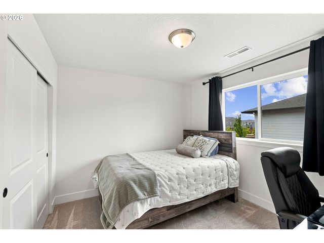 8713 N 5TH St, Ridgefield, WA 98642