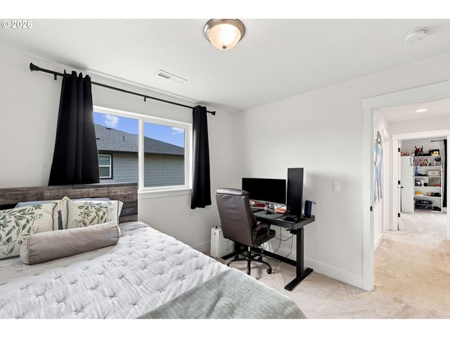 8713 N 5TH St, Ridgefield, WA 98642