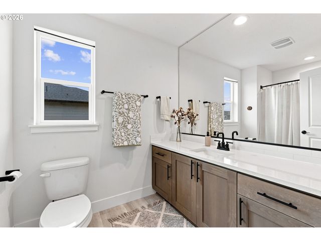 8713 N 5TH St, Ridgefield, WA 98642