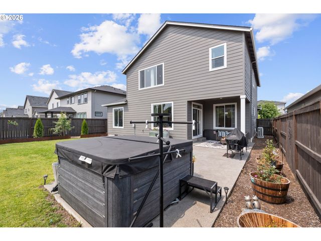 8713 N 5TH St, Ridgefield, WA 98642