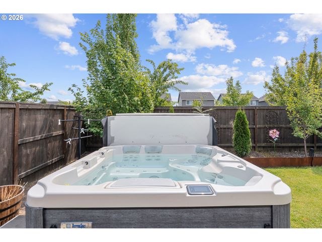 8713 N 5TH St, Ridgefield, WA 98642