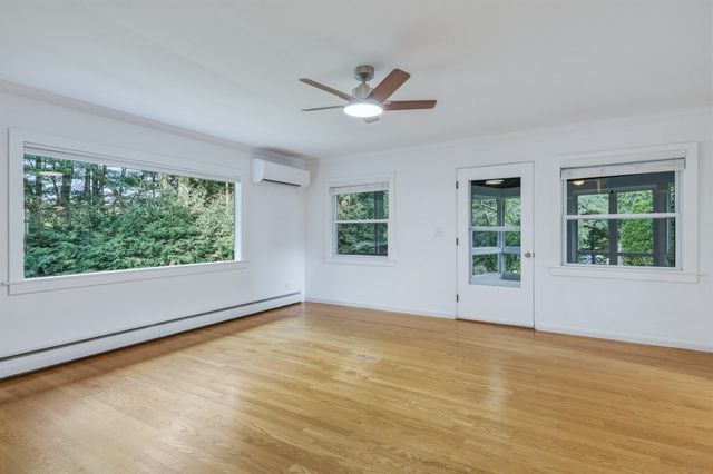 34 Skyridge Ln, Springfield, MA 01128