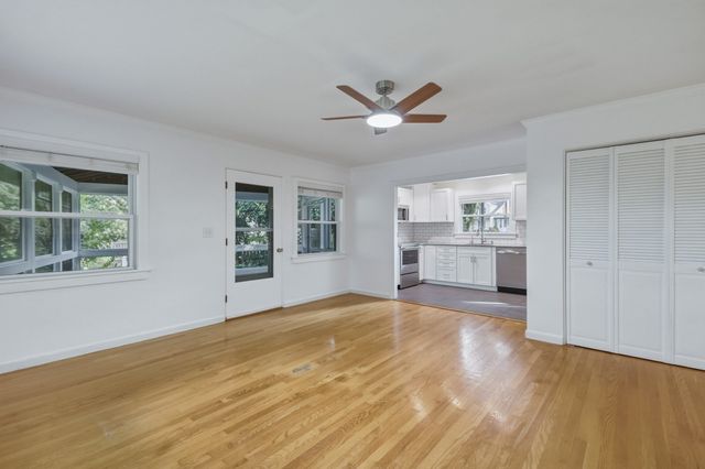 34 Skyridge Ln, Springfield, MA 01128