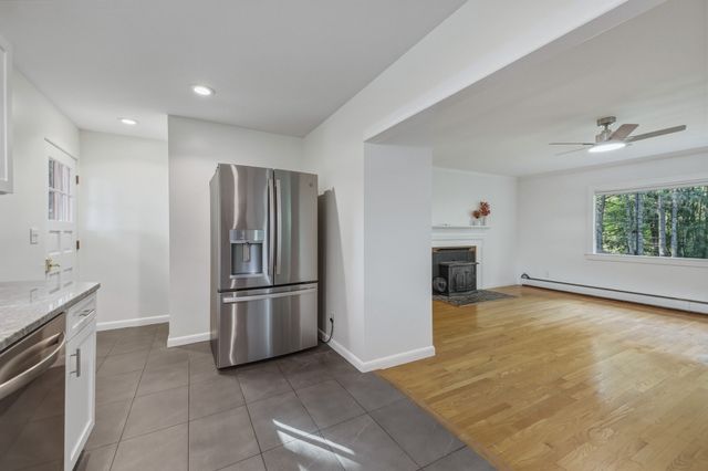 34 Skyridge Ln, Springfield, MA 01128