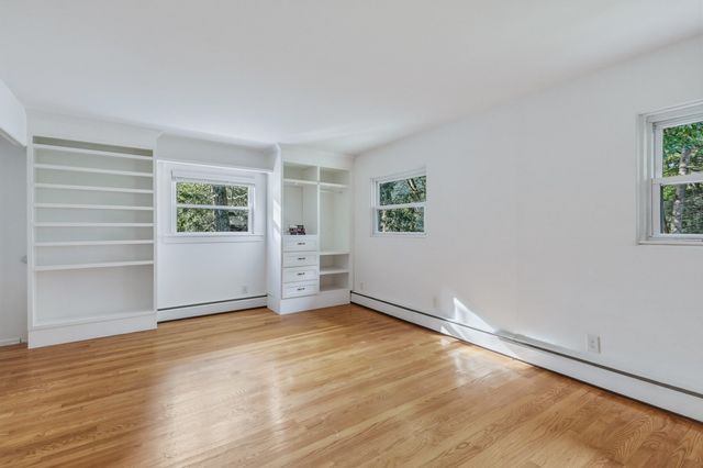 34 Skyridge Ln, Springfield, MA 01128